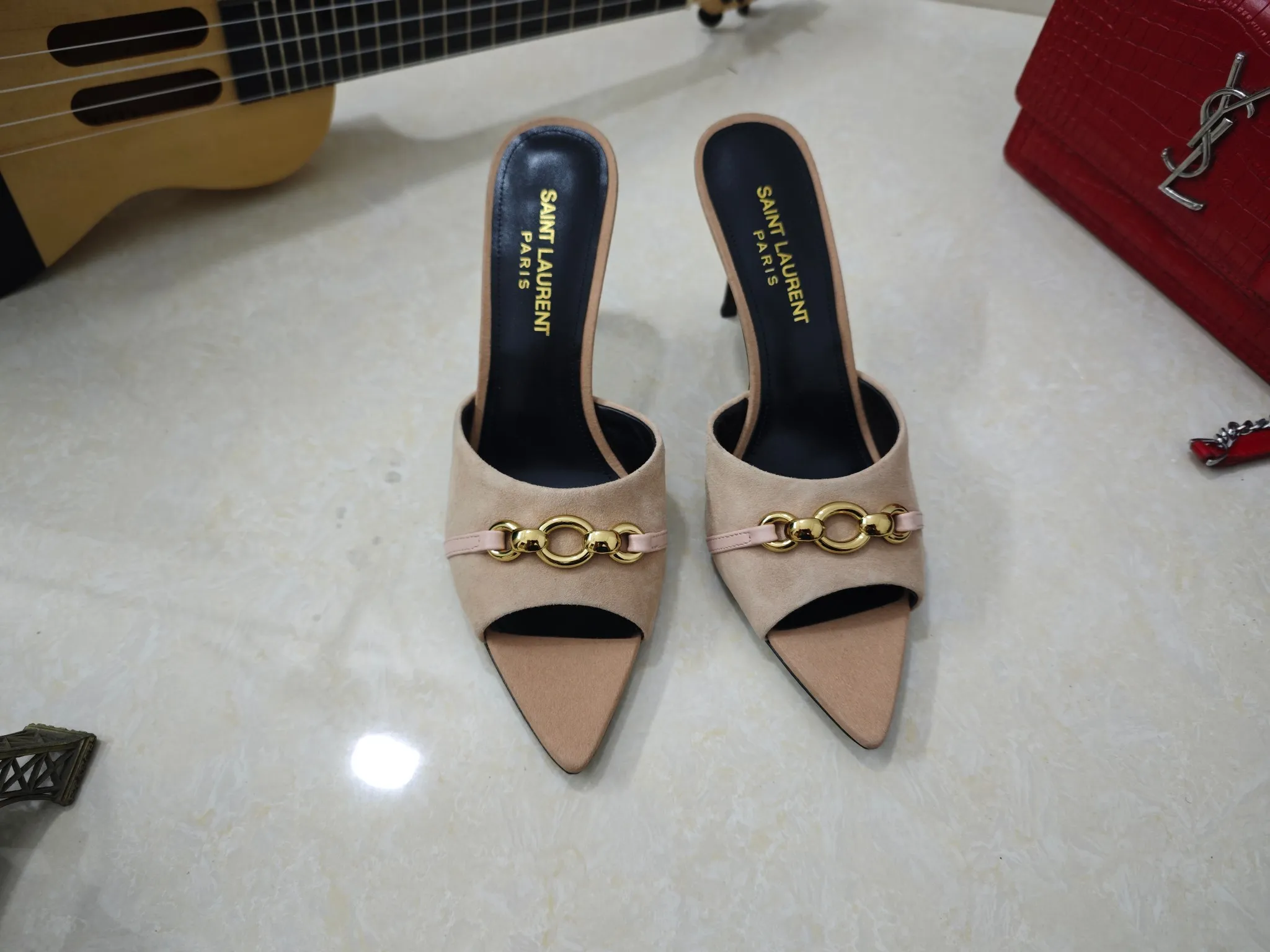 👟👟Ex-factory price 520👟👟【Saint Laurent】Yves Saint Laurent, stiletto heel YSL sandals💃2025 early spring counter synchronizes the latest styles, YSL, decoration👠 Classic and high-quality glamorous masterpieces, the hottest spring and summer series in the counter, with temperament, fashion, classic and attractive design style 😌The effect on the feet is particularly beautiful〰️, the materials are imported from Italy 🇮🇹Black sheep, lining, and foot pads; sheepskin, mid-heeled sandals, size 35-41 (34.41.42 must be customized, non-refundable) outsole; imported genuine leather outsole, with full counter packaging